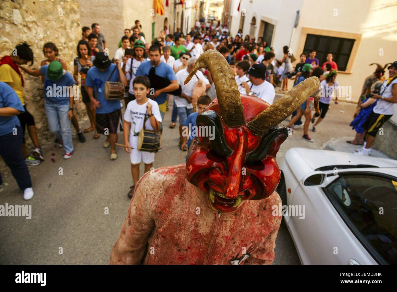 Demoni Dimonis durante i festeggiamenti di Sant Joan degollat, città di Sant Joan, Maiorca, Isole Baleari, Spagna, Europa Foto Stock