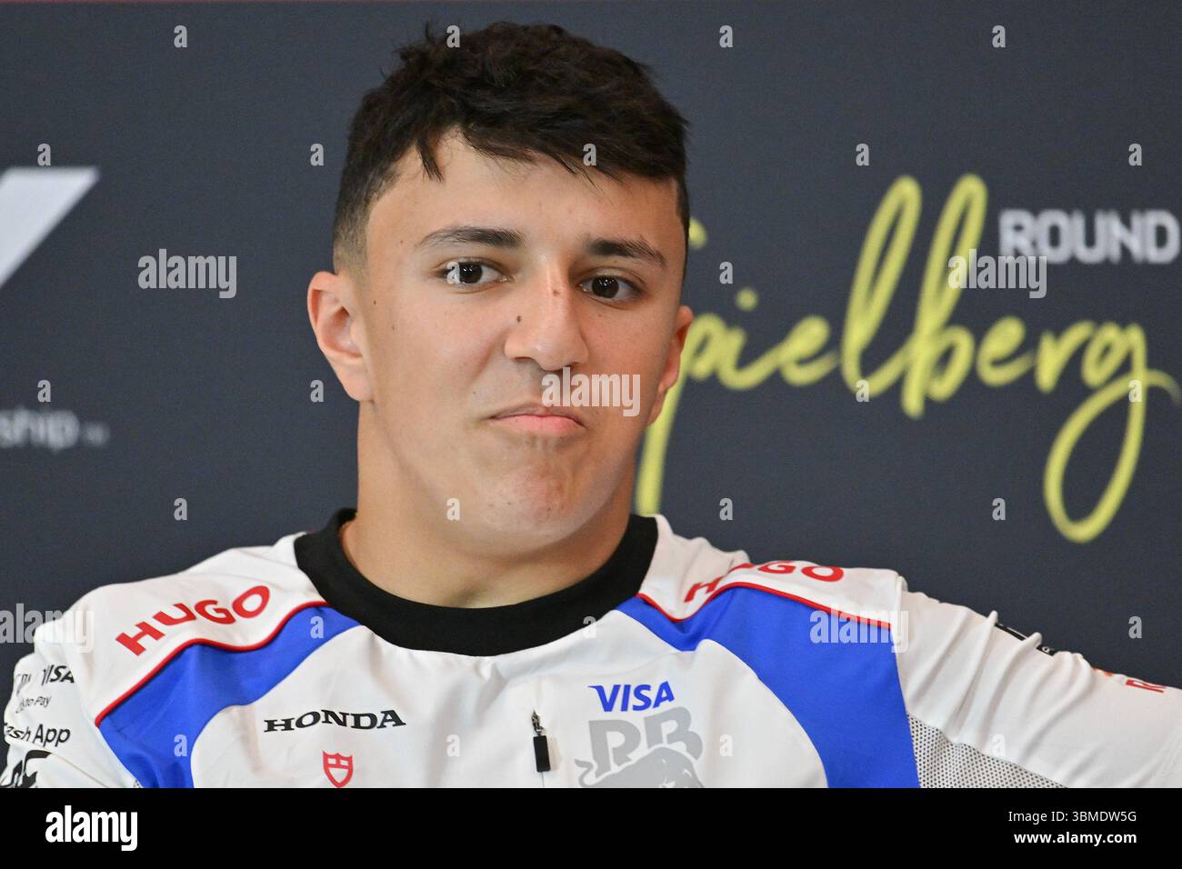 SPIELBERG, AUSTRIA - GIUGNO 26: Isack Hadjar di Francia e Visa Cash App RB Formula One Team partecipano alla conferenza stampa durante le anteprime del Gran Premio di F1 d'Austria al Red Bull Ring Circuit il 26 giugno 2025 a Spielberg, Austria. (Foto di Vince Mignott/Alamy Live News) Foto Stock