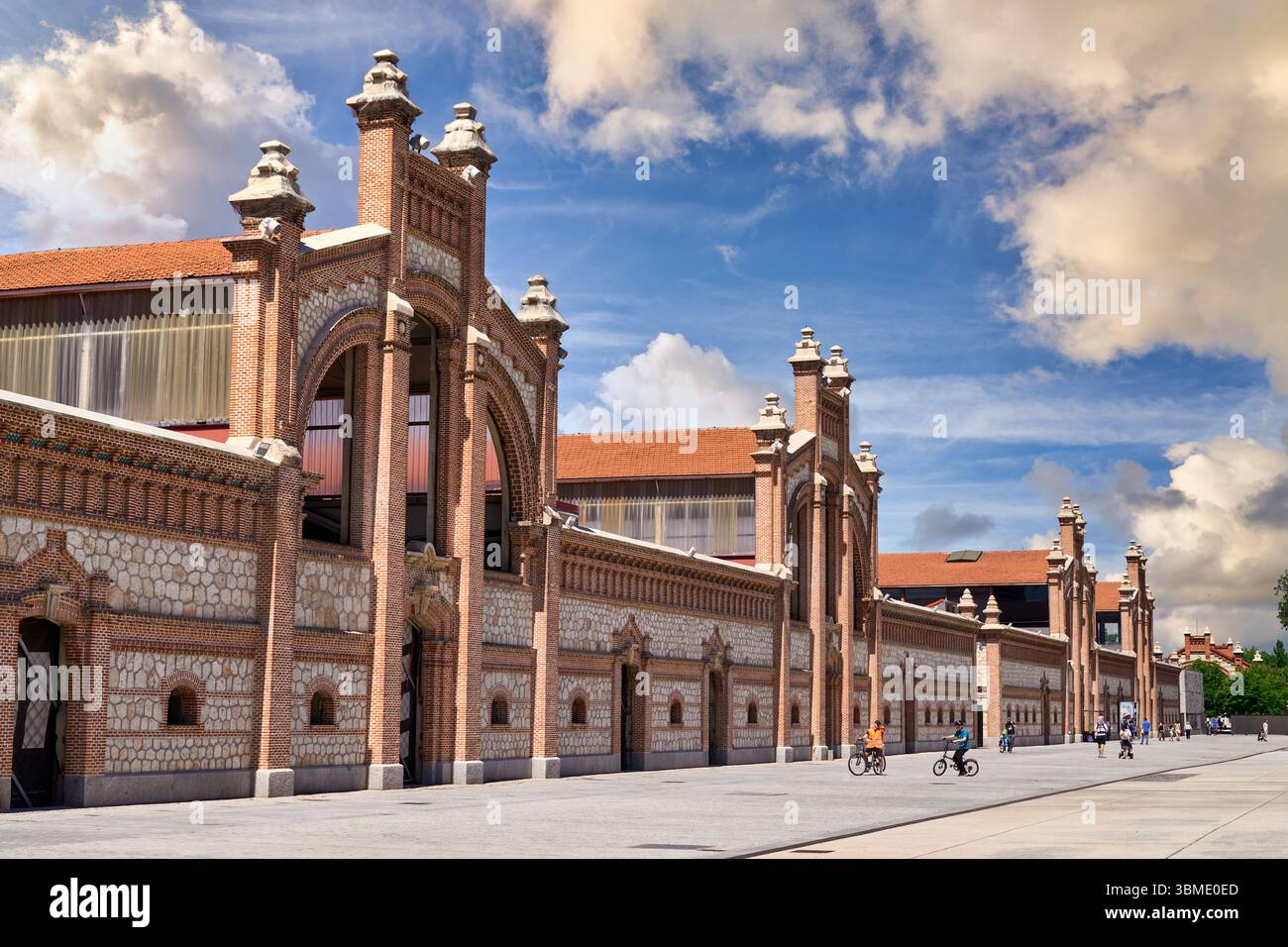Matadero, Plaza de Legazpi, ex mattatoio, centro d'arte contemporanea, Centro per la creazione contemporanea, Madrid, Spagna Foto Stock