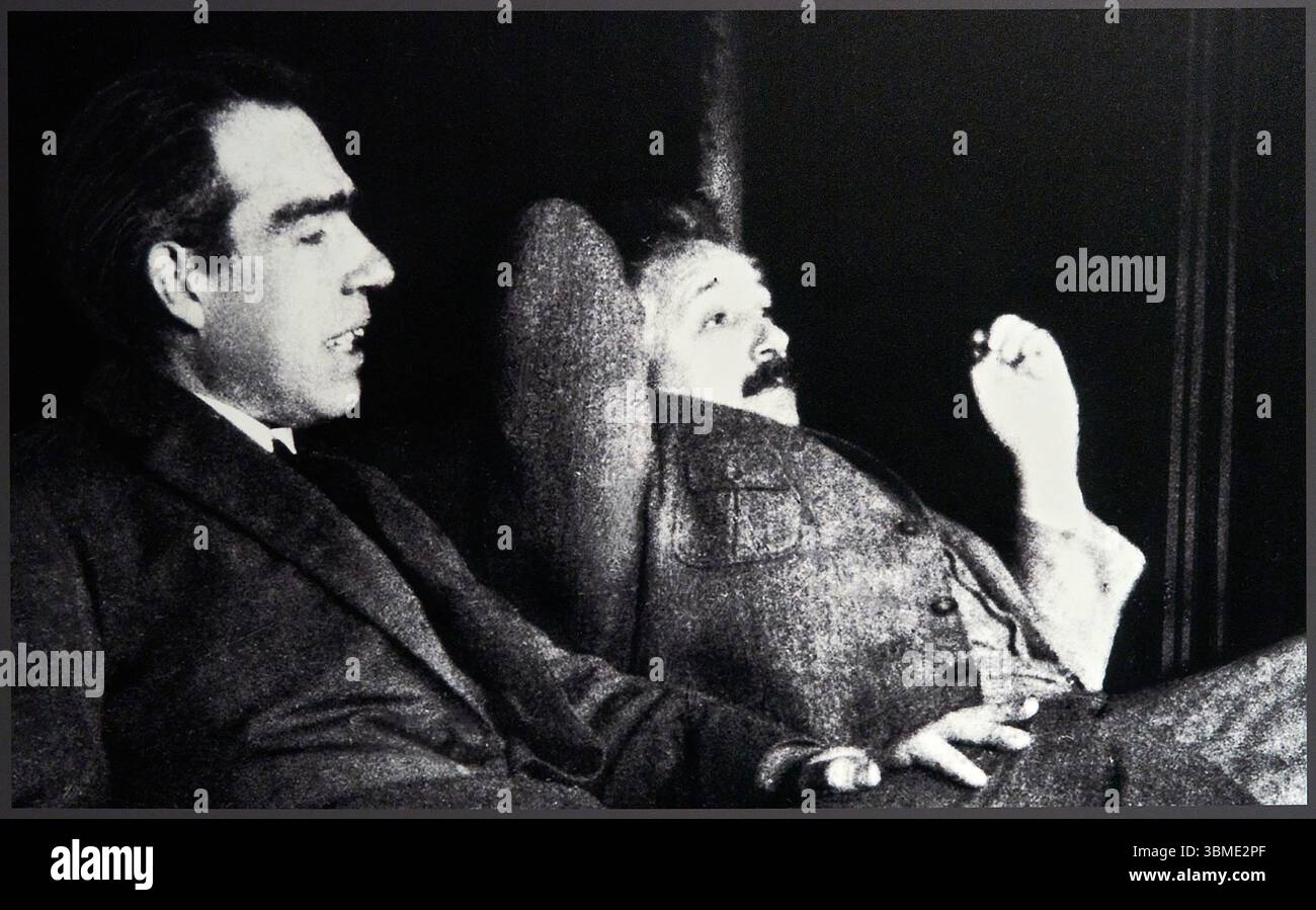Albert Einstein (1879-1955) e Niels Bohr (1885-1962), 1925 Foto Stock