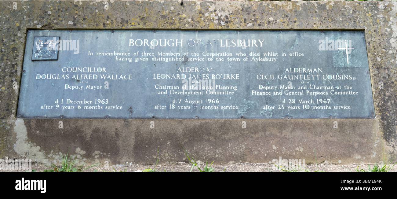Targa commemorativa per i consiglieri di Aylesbury morti in carica, Aylesbury, Buckinghamshire, Inghilterra, Regno Unito Foto Stock