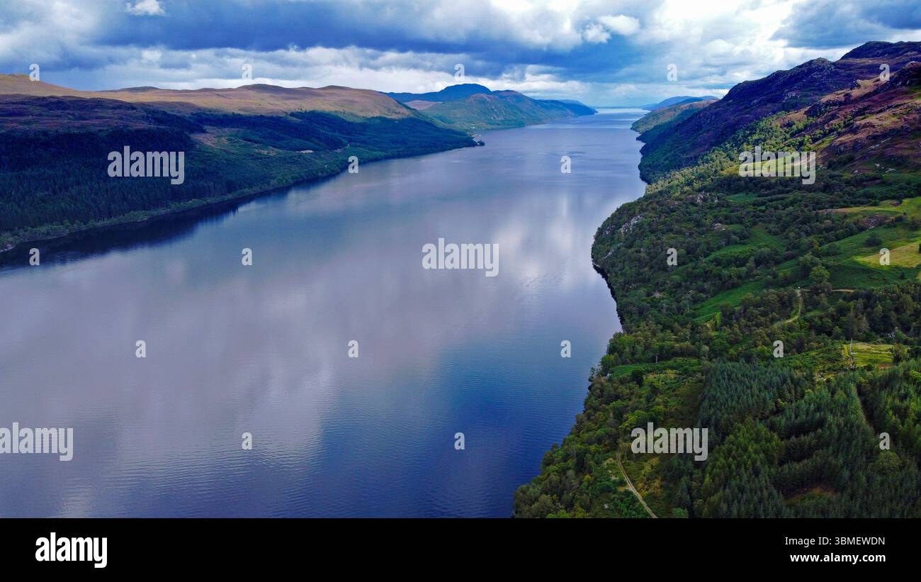 Vista aerea di Loch Ness nelle Highlands scozzesi del Regno Unito Foto Stock