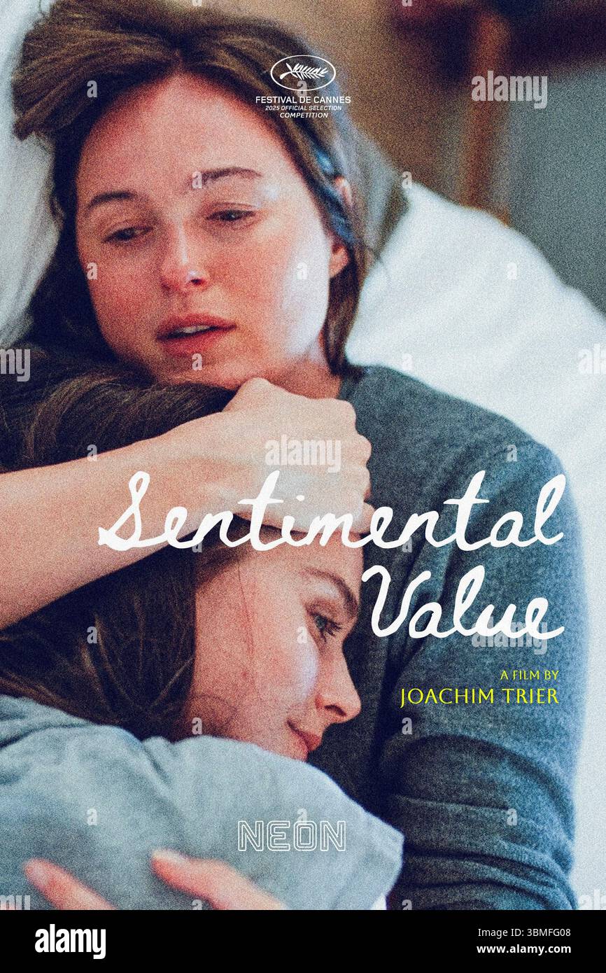 Sentimental Value (2025) diretto da Joachim Trier e interpretato da Renate Reinsve, Stellan Skarsgård e Inga Ibsdotter Lilleaas. Un'esplorazione intima della famiglia, dei ricordi e del potere riconciliatorio dell'arte. USA SOLO PER USO EDITORIALE DI un foglio di poster. Credito: BFA/neon Foto Stock