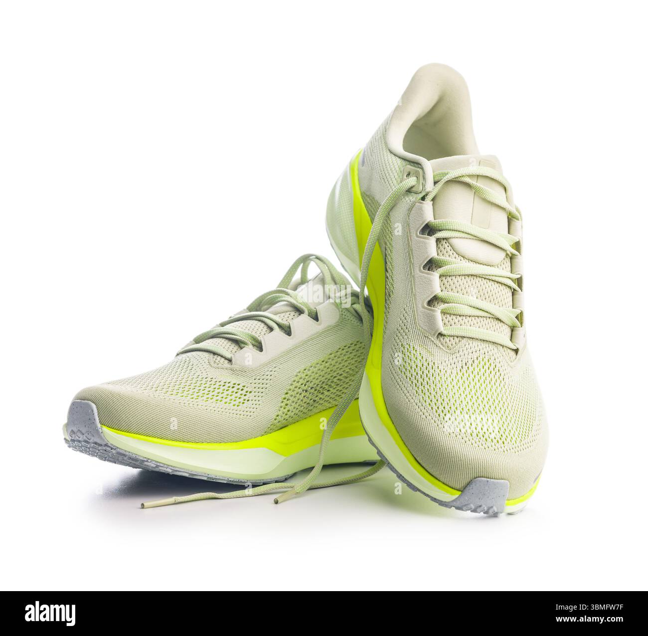 Scarpe da running sportive isolate su sfondo bianco. Foto Stock