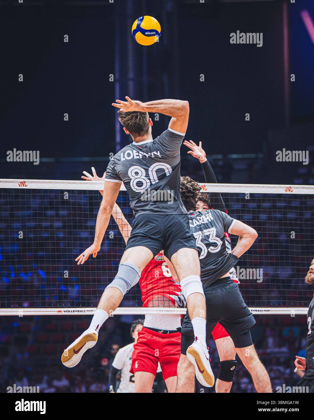 Giappone vs Canada durante la partita maschile FIVB Volleyball Nations League 2024 del 27 giugno a Łódź, Polonia. Foto Stock