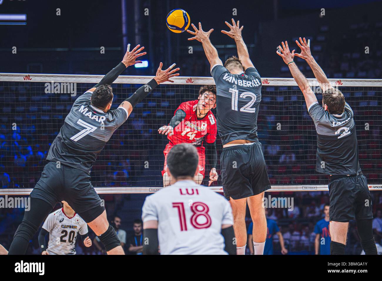 Giappone vs Canada durante la partita maschile FIVB Volleyball Nations League 2024 del 27 giugno a Łódź, Polonia. Foto Stock