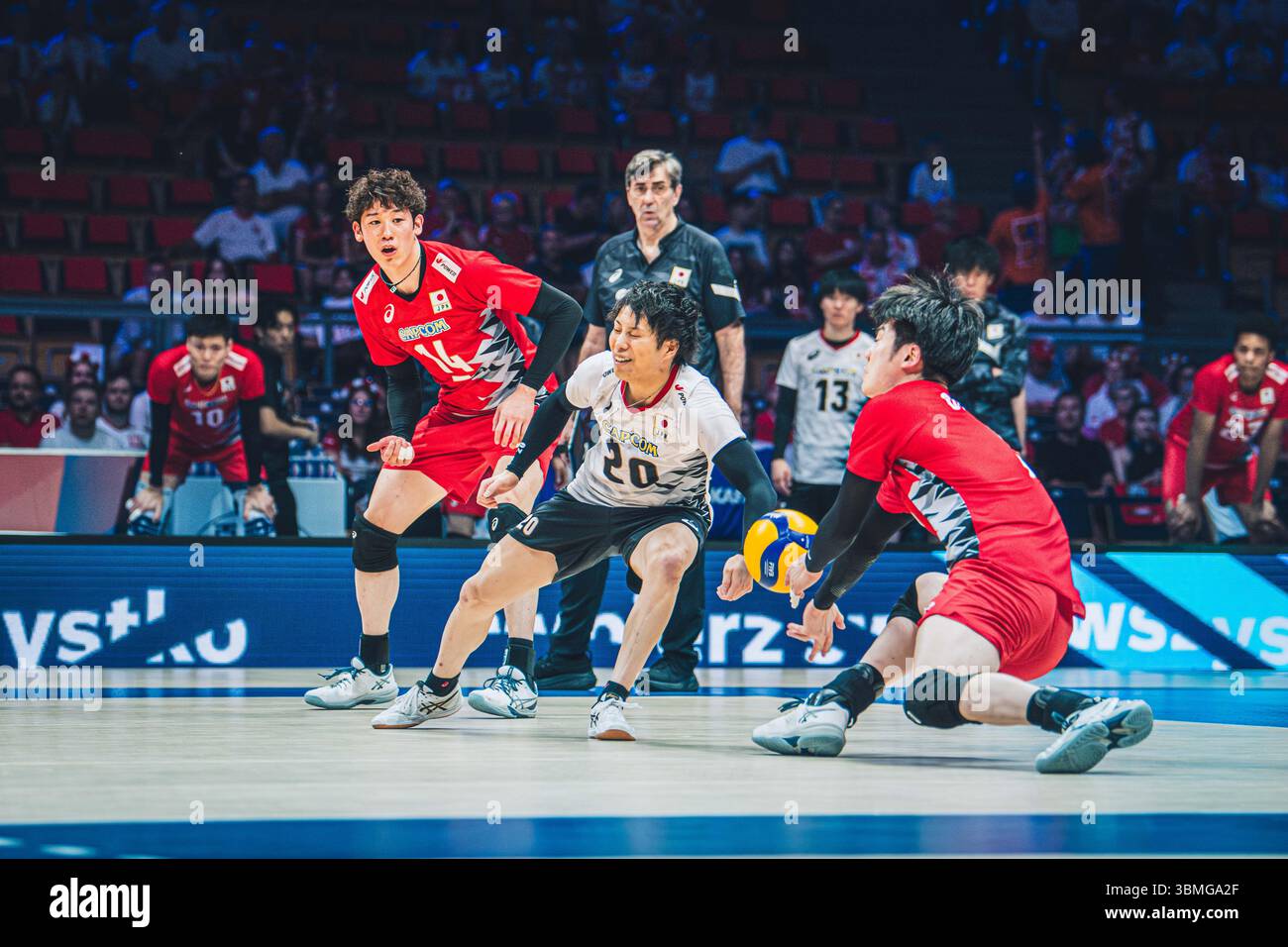 Giappone vs Canada durante la partita maschile FIVB Volleyball Nations League 2024 del 27 giugno a Łódź, Polonia. Foto Stock
