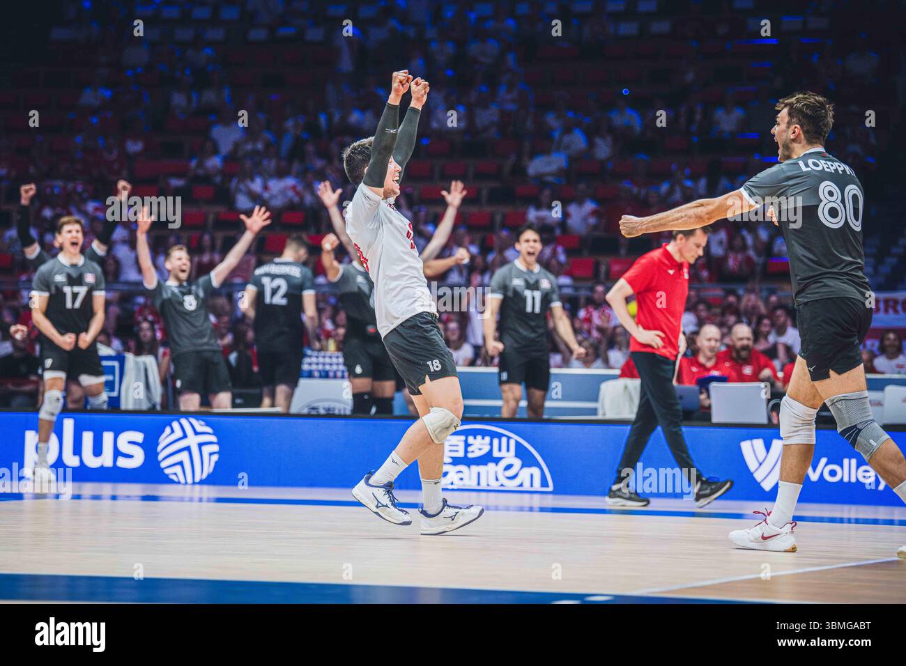 Giappone vs Canada durante la partita maschile FIVB Volleyball Nations League 2024 del 27 giugno a Łódź, Polonia. Foto Stock