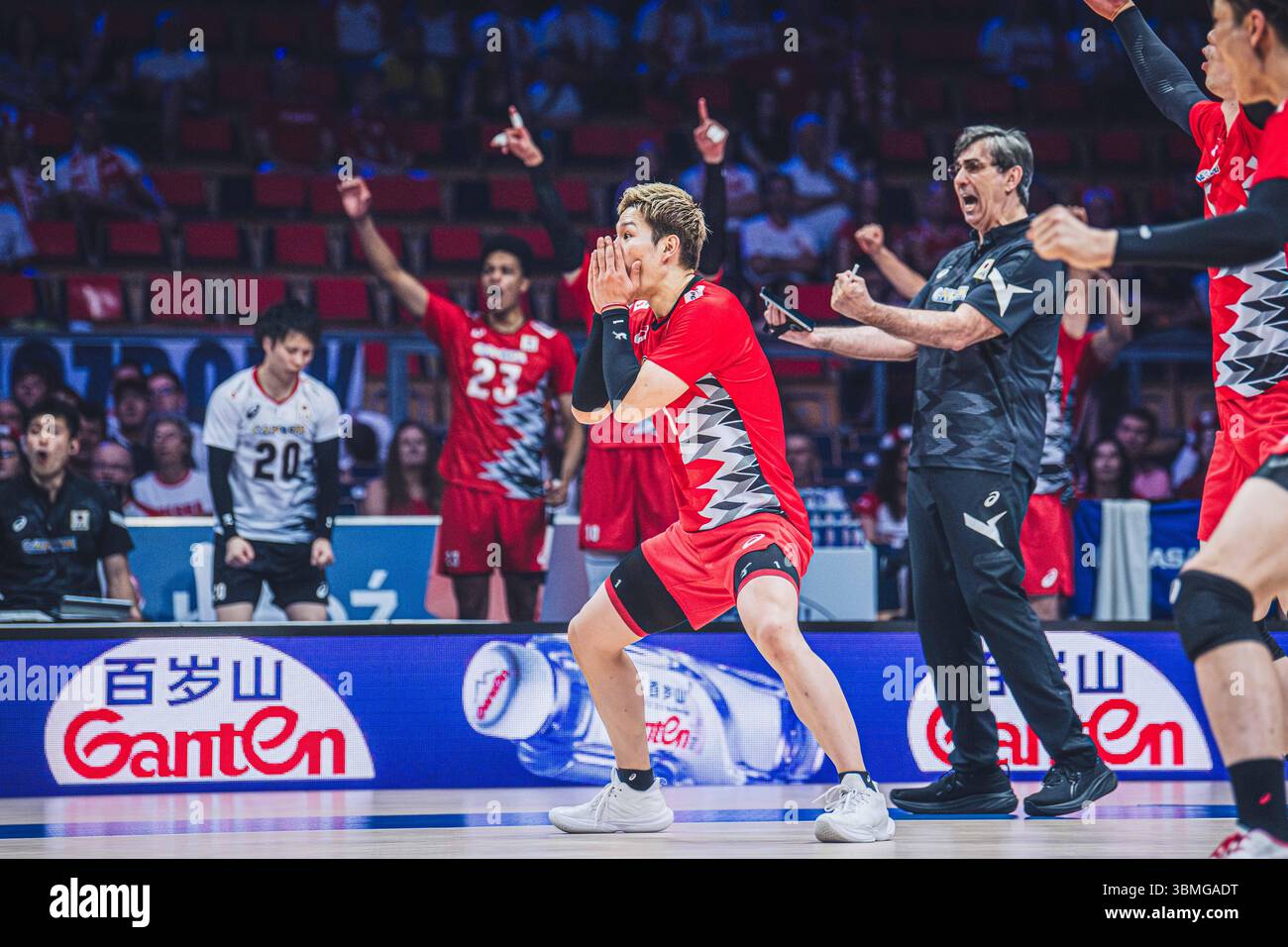 Giappone vs Canada durante la partita maschile FIVB Volleyball Nations League 2024 del 27 giugno a Łódź, Polonia. Foto Stock