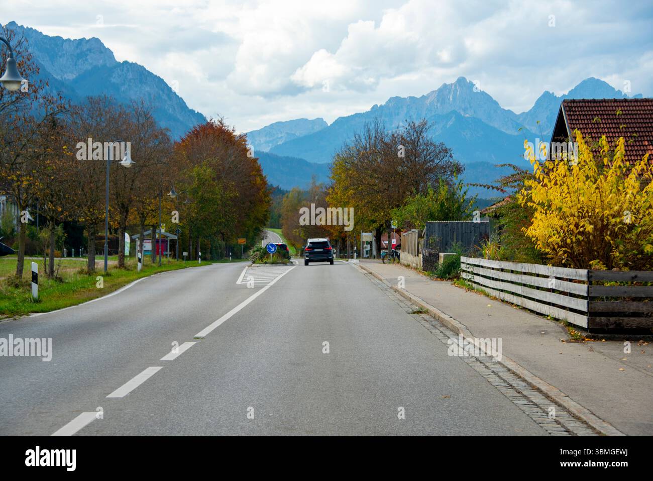 Autostrada federale tedesca 17 (Bundesstrae) in Baviera Foto Stock
