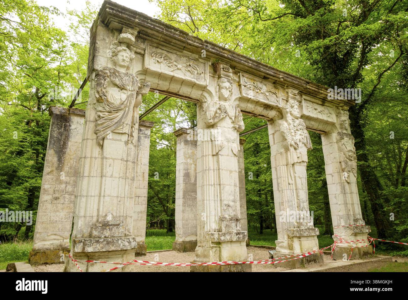 Cariatidi di Caterina de' Medici accanto al labirinto, al castello di Chenonceau, al XVI secolo, a Chenonceaux, al dipartimento di Indre-et-Loire, Francia, Europa Foto Stock