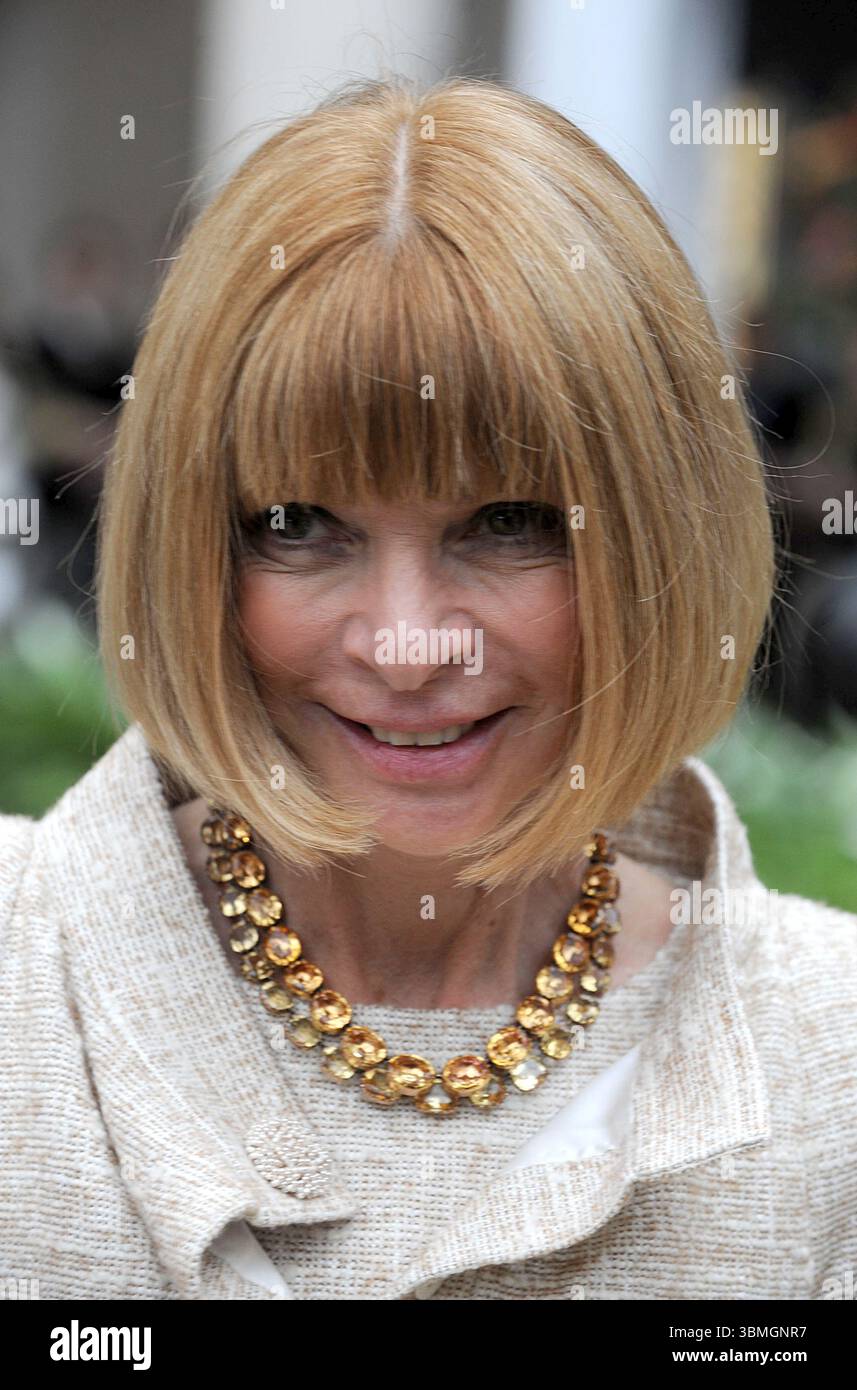 Anna Wintour in occasione di una cerimonia di taglio del nastro per riaprire ufficialmente la Charles Engelhard Court, fulcro dell'ala americana recentemente rinnovata, al Metropolitan Museum of Art di New York City. 18 maggio 2009. Crediti: Dennis Van Tine/MediaPunch Foto Stock