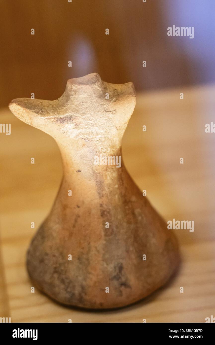 Figurina umana in ceramica dipinta, Huesca, periodo iberico trecentocinquanta-cinquanta a.C., museo Huesca, comunità Aragona, Spagna, Europa Foto Stock