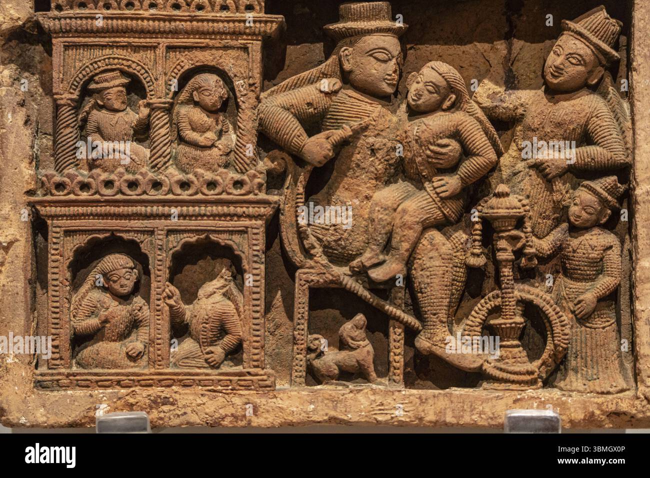 Europei in una casa di cortigiana indiana, Bengala settentrionale, India, XVIII secolo, terracotta, MuEC, Barcellona, â€‹â€‹Catalogna, Spagna, Europa Foto Stock