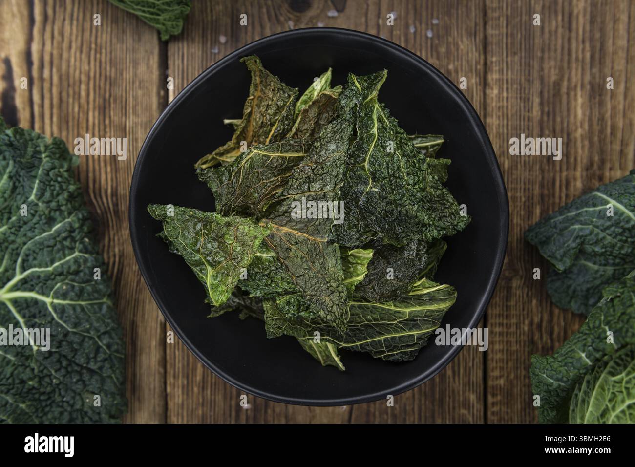 Chip Savoy fresche come primo piano dettagliato (messa a fuoco selettiva) Foto Stock