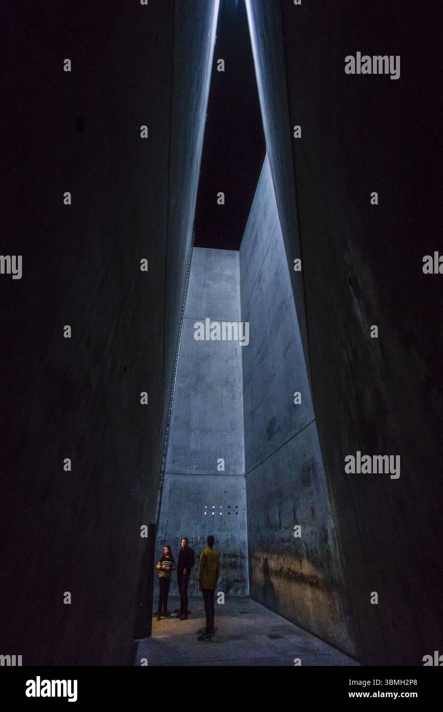 Museo Ebraico di Berlino, progettato dall'architetto polacco Daniel Libeskinds, Berlino, Germania, Europa Foto Stock