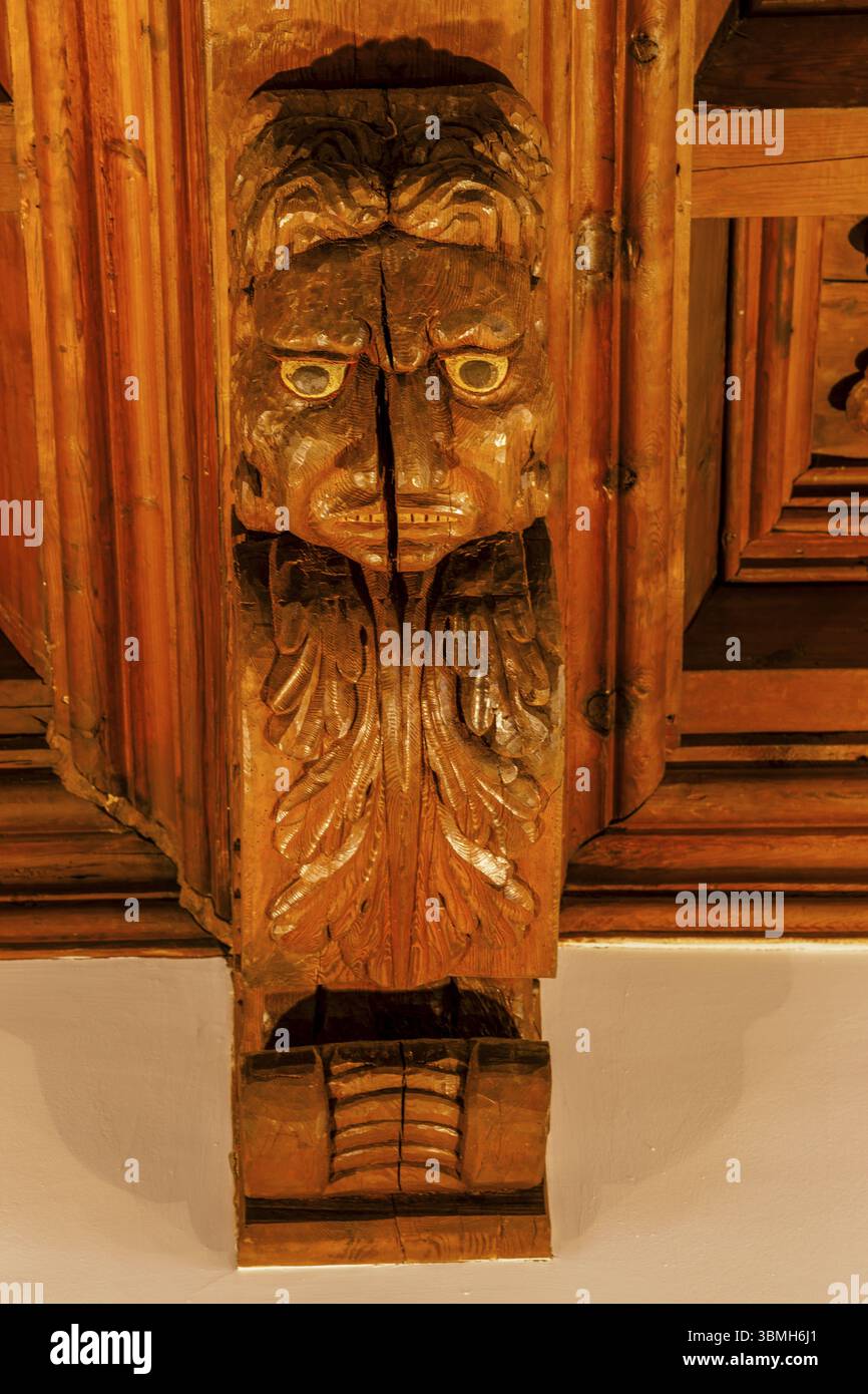 Particolare della biblioteca soffitto a cassettoni, scuola cattolica francescana Sant Francesc, 1952, Palma, Maiorca, Isole Baleari, Spagna, Europa Foto Stock