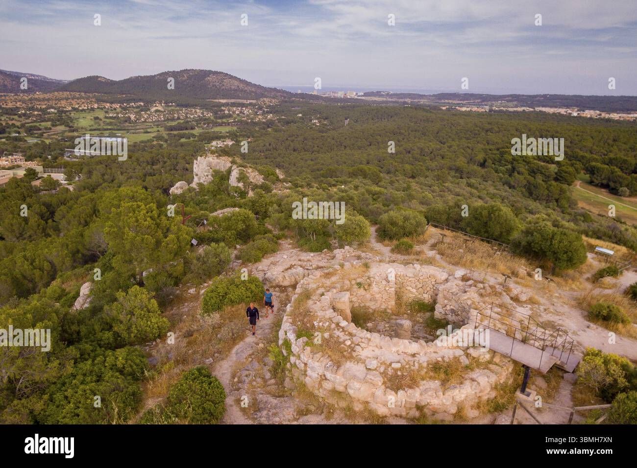 Resti di una torre circolare, Puig de sa Morisca 019, Puig de sa Morisca Archaeological Park, Calvia, Maiorca, Isole Baleari, Spagna, Europa Foto Stock