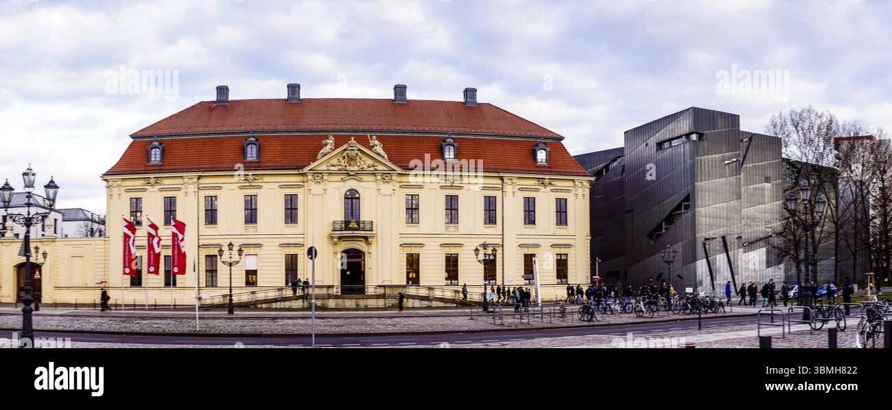 Museo Ebraico di Berlino, progettato dall'architetto polacco Daniel Libeskinds, Berlino, Germania, Europa Foto Stock