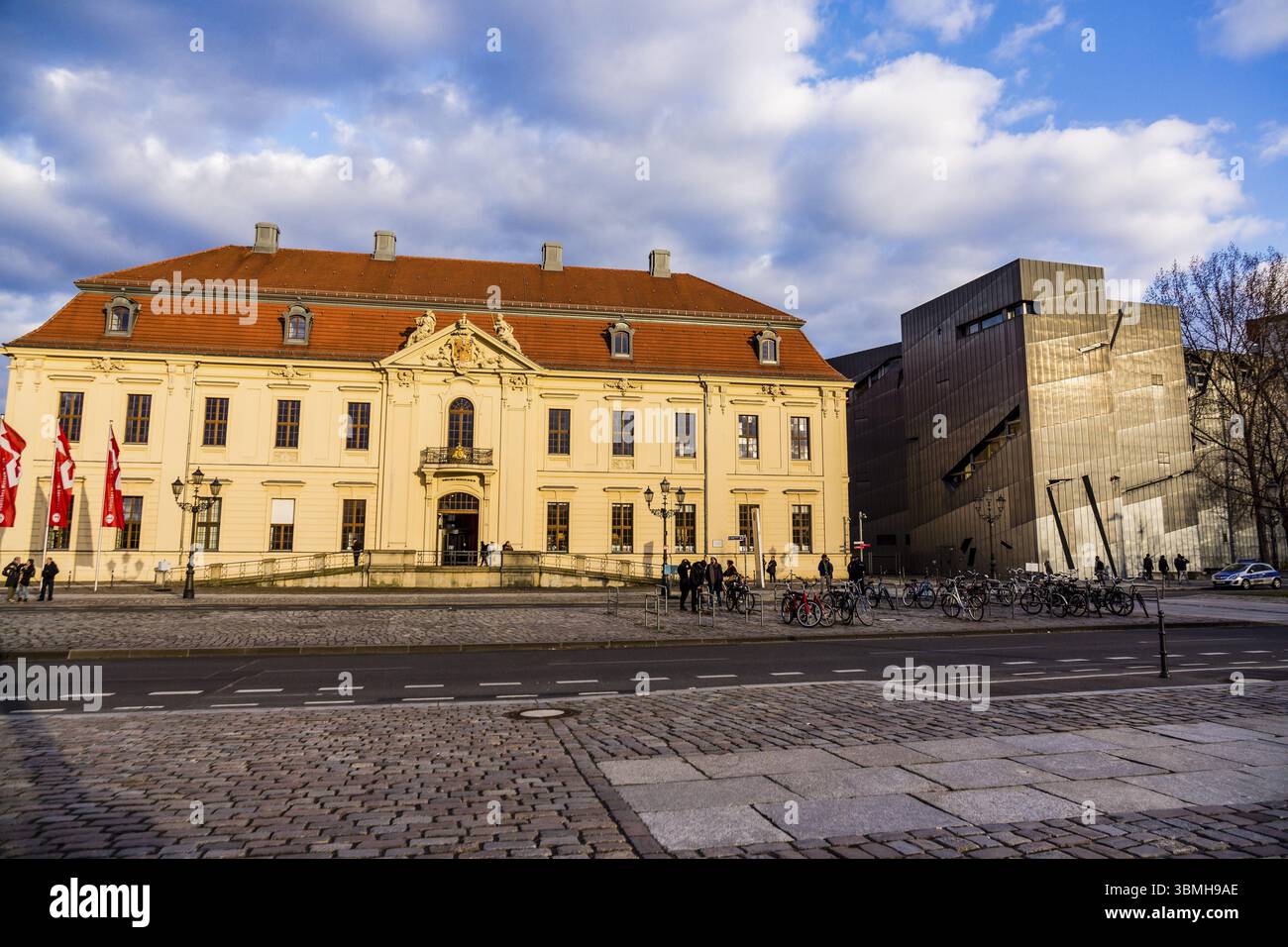 Museo Ebraico di Berlino, progettato dall'architetto polacco Daniel Libeskinds, Berlino, Germania, Europa Foto Stock