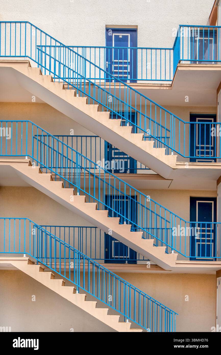 Scale per gli appartamenti a le Barcares, nel sud della Francia. Foto Stock