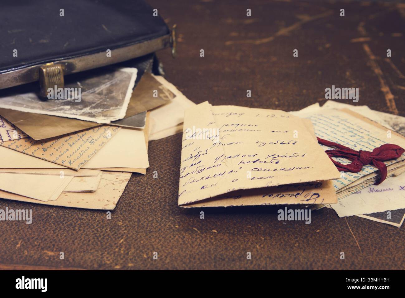 Lettere postali nella borsa nera vintage Foto Stock