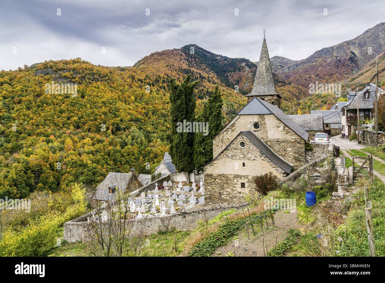 Villaggio di Bausen, valle dell'Aran, catena montuosa dei Pirenei, Spagna, Europa Foto Stock