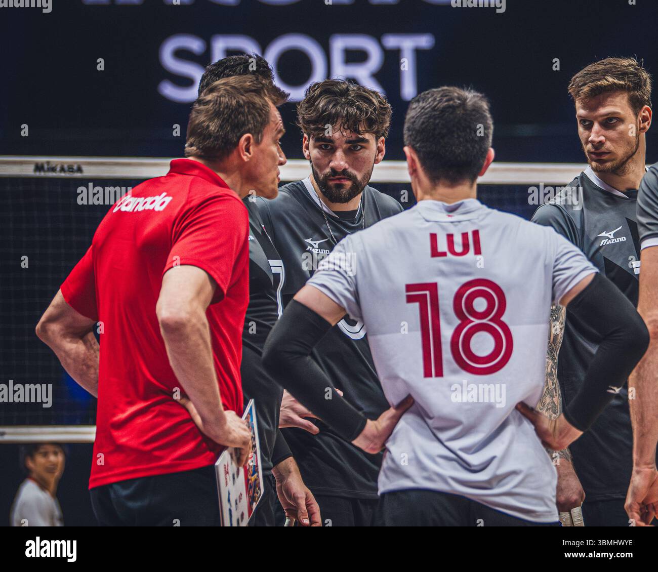 Giappone vs Canada durante la partita maschile FIVB Volleyball Nations League 2024 del 27 giugno a Łódź, Polonia. Foto Stock