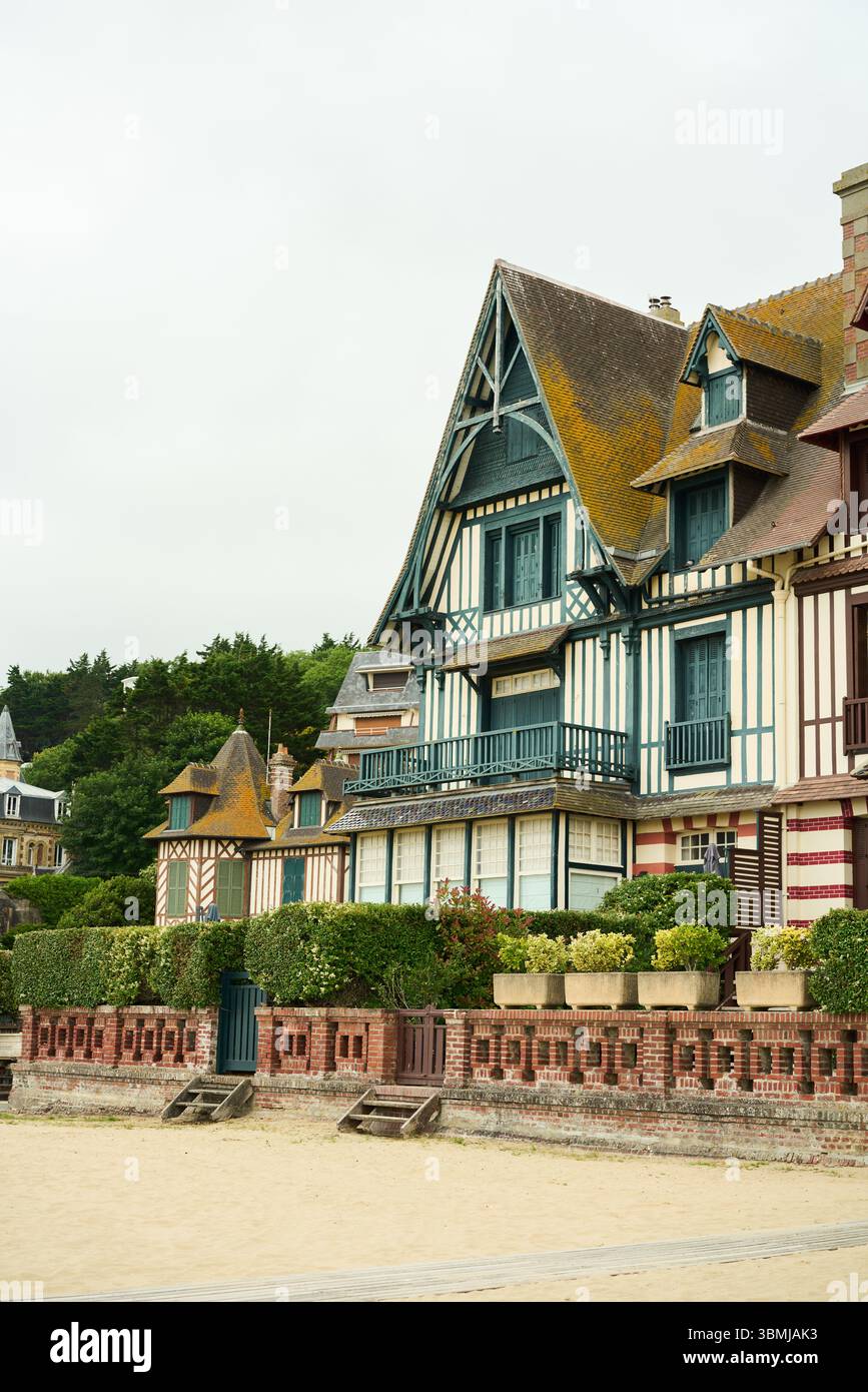 Case d'epoca in francia con strisce Foto Stock