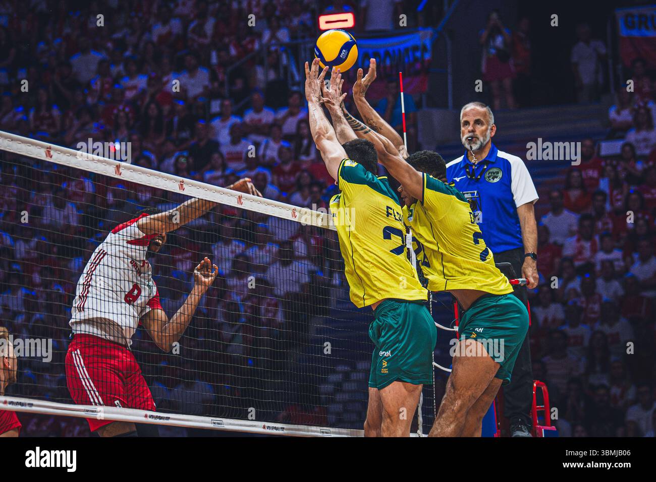 Polonia contro Brasile durante la partita maschile FIVB Volleyball Nations League 2024 del 27 giugno a Łódź, Polonia. Foto Stock