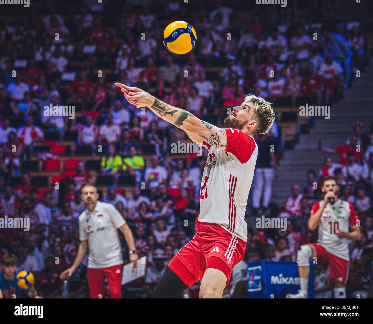 Polonia contro Brasile durante la partita maschile FIVB Volleyball Nations League 2024 del 27 giugno a Łódź, Polonia. Foto Stock