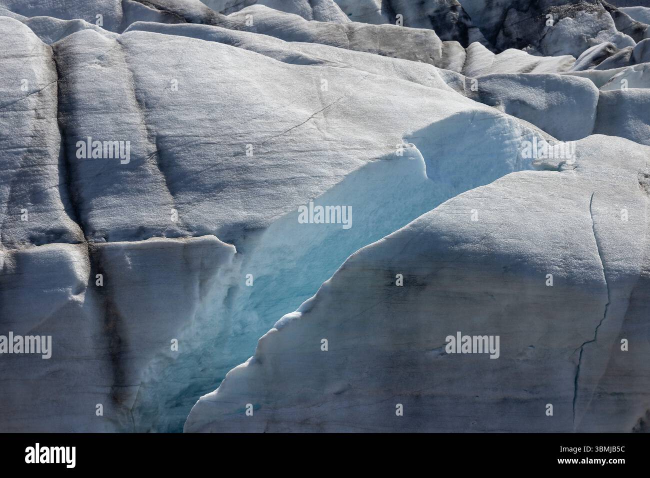 Sezione frontale e crepacci di un ghiacciaio da una vista aerea Foto Stock