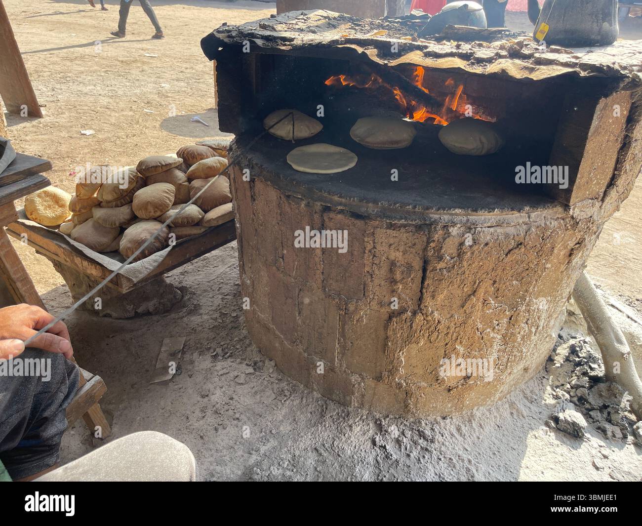 Forno di argilla utilizzato per cuocere il pane. Foto Stock Forno di argilla utilizzato per cuocere il pane. Foto Stock