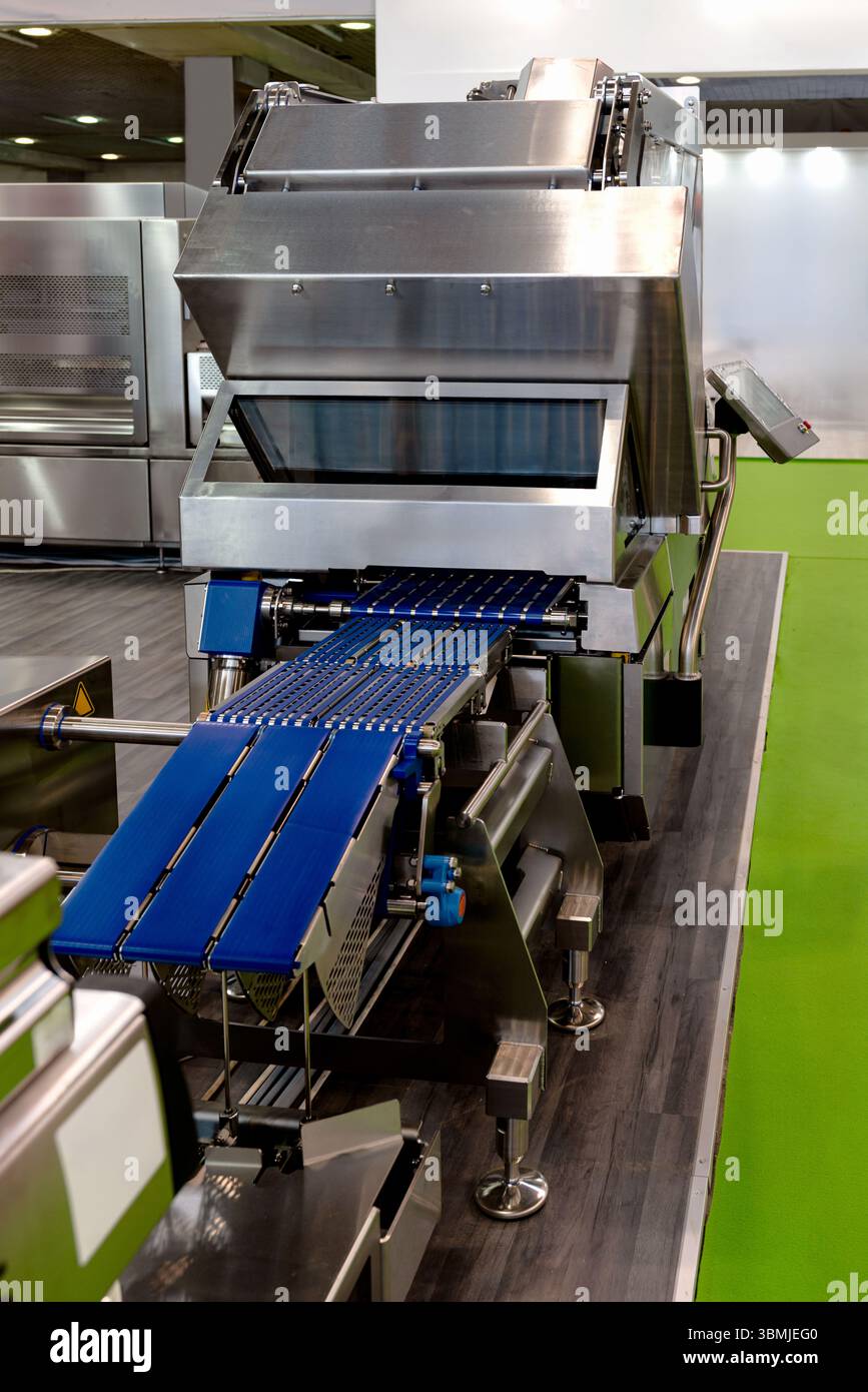 Macchina automatica per confezionamento e sigillatura di alimenti Foto Stock