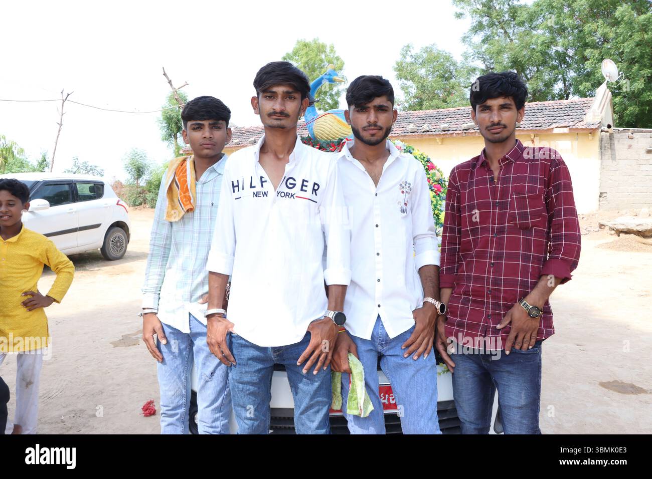Matrimoni tradizionali indiani e cerimonie culturali con amici e familiari Foto Stock