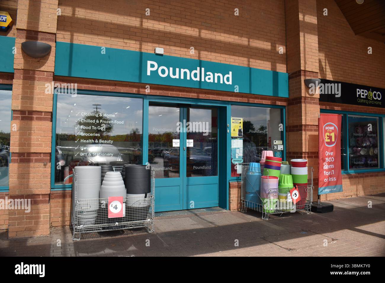 Il negozio Poundland si trova nel centro commerciale Westcroft di Milton Keynes. Foto Stock