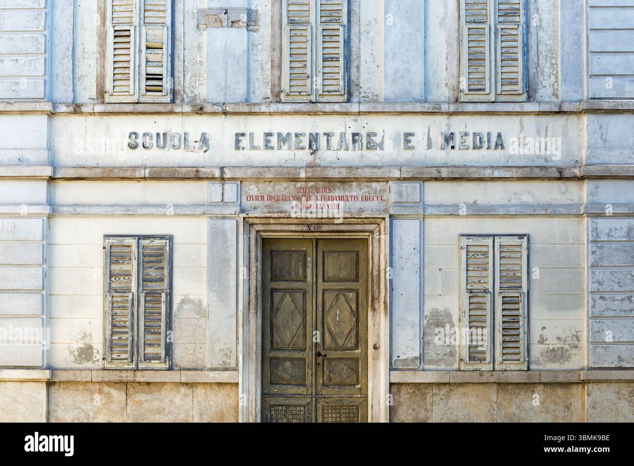 Vecchia casa scolastica a Buje, Istria, Croazia Foto Stock