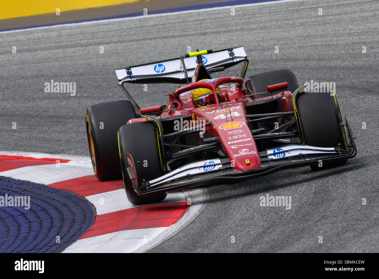 Spielberg, Austria. 27 giugno 2025. Lewis HAMILTON (GBR) alla guida della Ferrari alla curva 4 durante le prove libere 1 del 2025 MSC NAVIGA sul GP D'AUSTRIA al Red Bull Ring di Spielberg (Stiria, Austria), 11° round del Campionato del mondo FIA F1 2025. Crediti: Riccardo Righetti/Alamy Live News Foto Stock