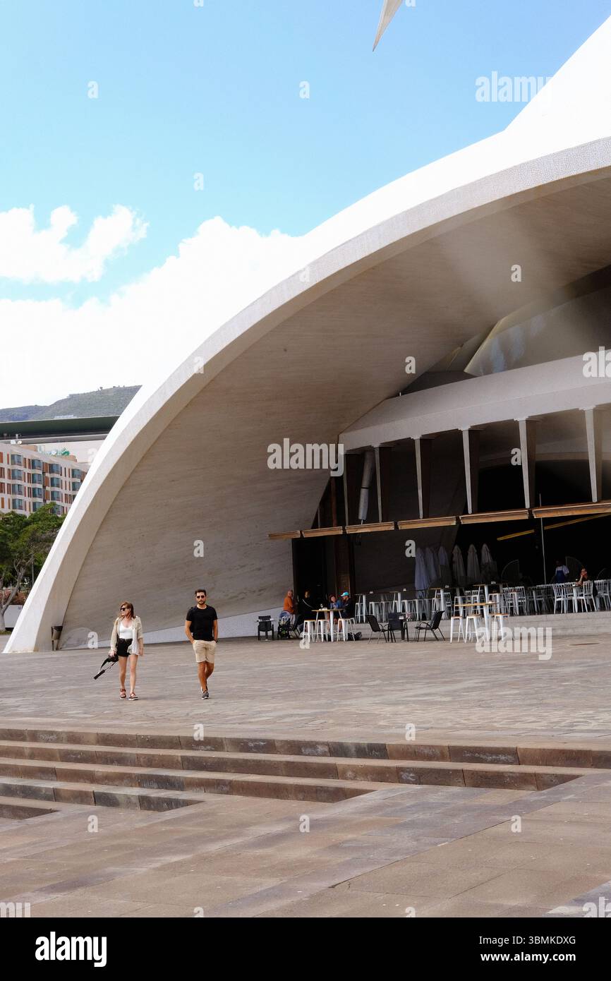 Uno scooter parcheggiato nelle strade di Santa Cruz de Tenerife Foto Stock
