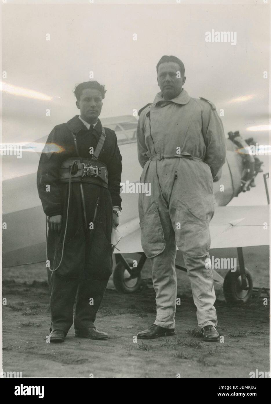 Aeroporto di Ciampino: L'aviatore italiano Sebastiano Bedendo e il passeggero Rinaldo Stenico pronti a prendere il volo. Foto Stock