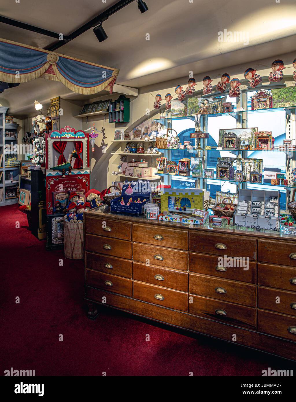 Benjamin Pollocks Toy Shop al Covent Garden Market, Londra, Regno Unito Foto Stock