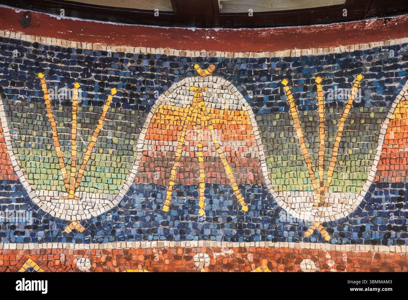Ravenna, Italia - 12 giugno 2024: La Cappella Arcivescovile e i suoi mosaici. Foto Stock