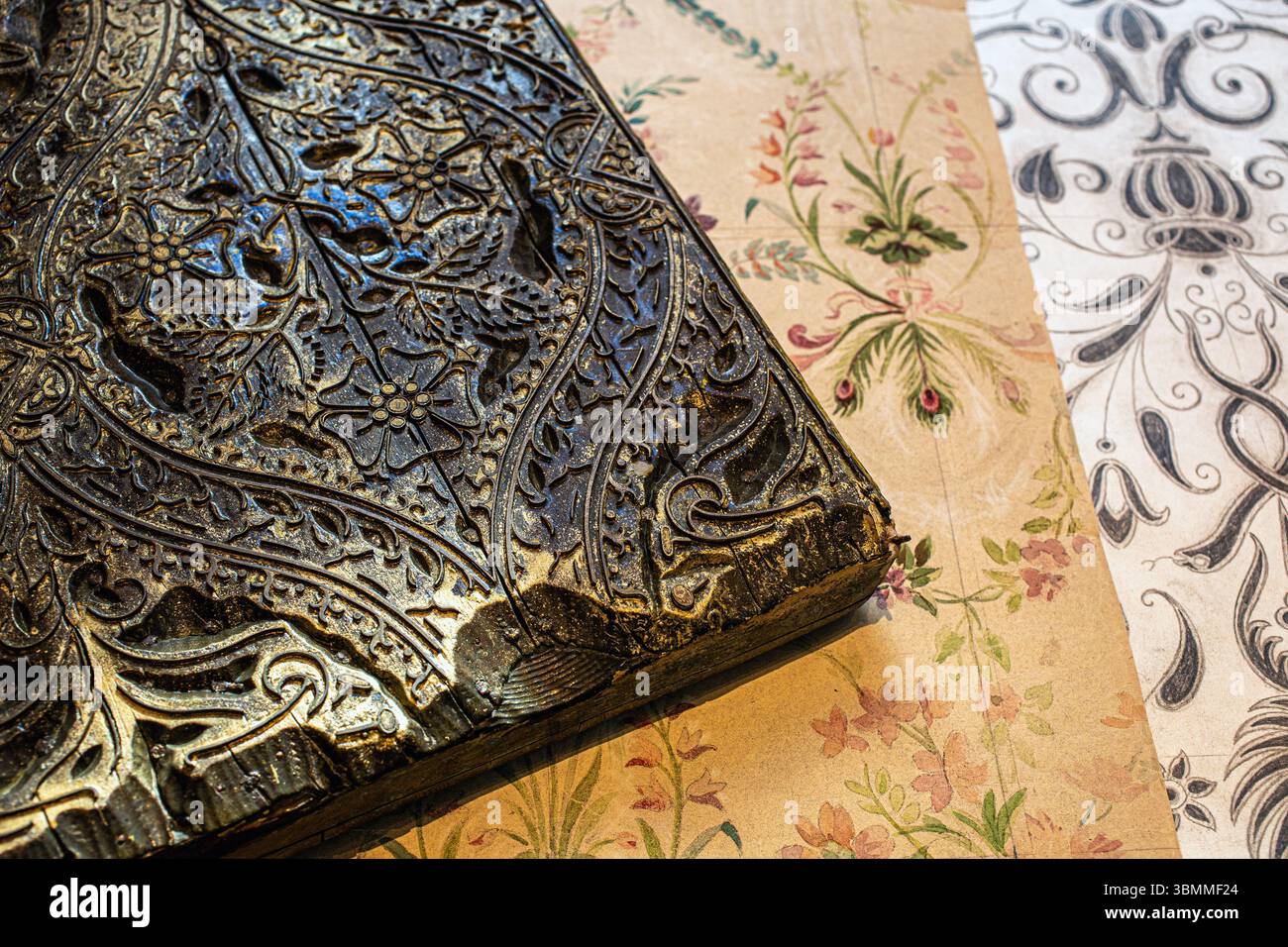 Cole & Son: L'iconica casa di carta da parati britannica dal 1875, rinomata per la carta da parati lavorata a mano Foto Stock