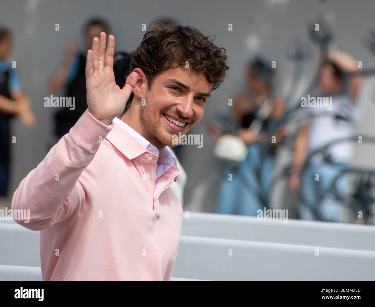 Manu Rios partecipa alla sfilata di Dior Menswear Primavera/Estate 2026 come parte della SETTIMANA DELLA MODA DI PARIGI - GIUGNO 27 2025 - Jacques Julien/Alamy Live News Foto Stock
