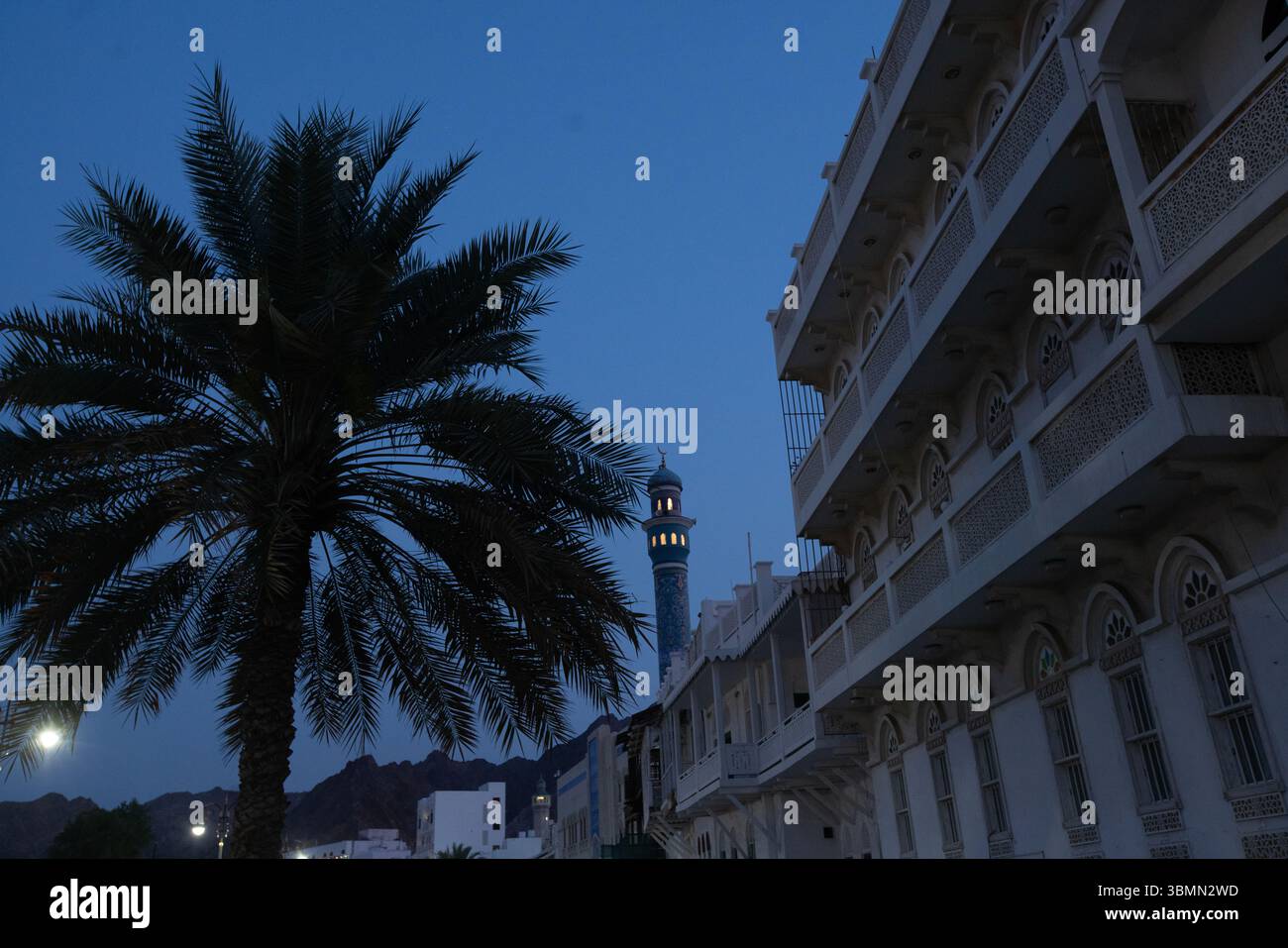 Moschea Masjid al Rasool al A'dham e architettura coloniale, Muttrah Corniche a Muscat Oman Foto Stock