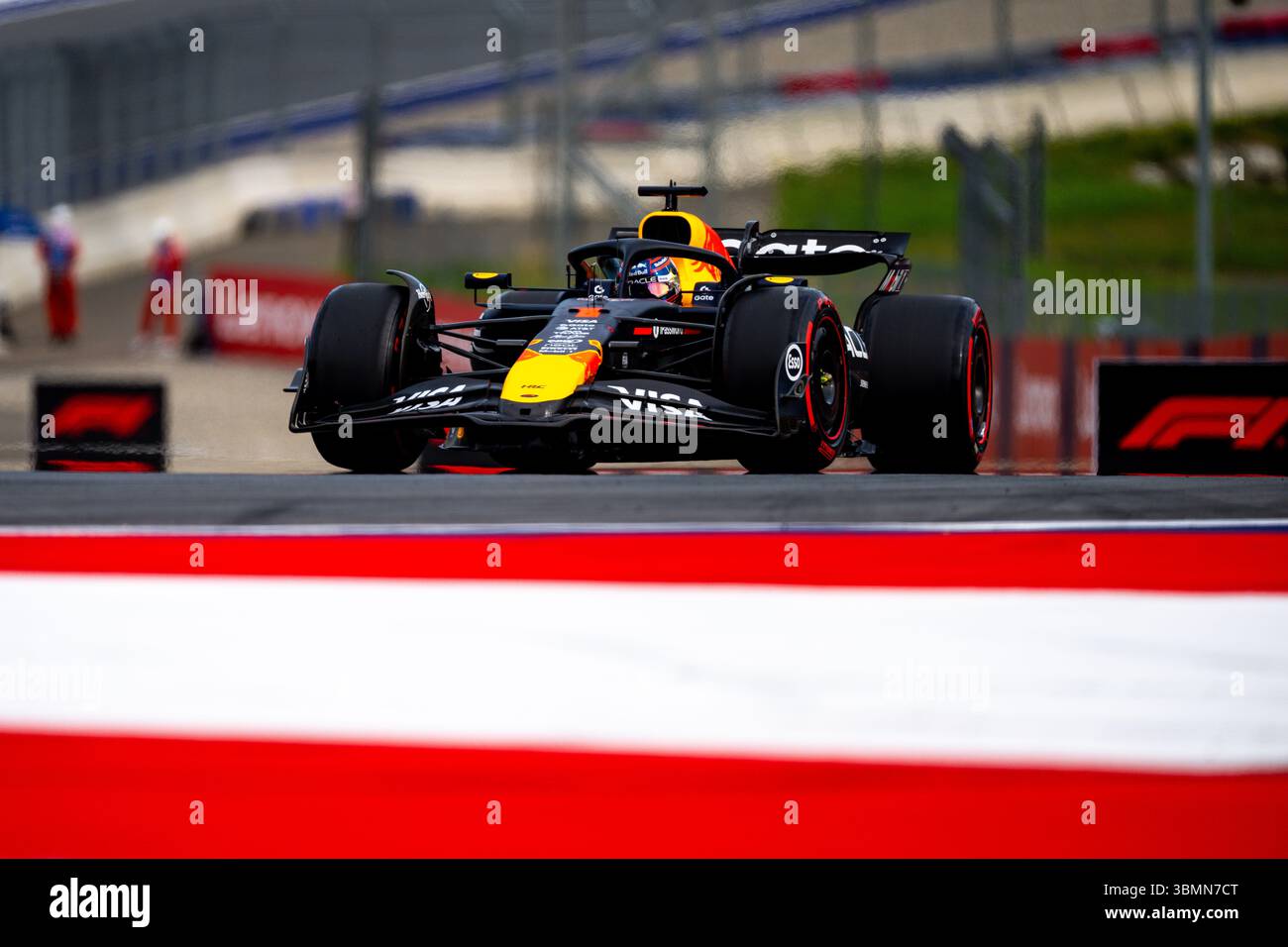 Spielberg, Austria. 27 giugno 2025. Il pilota olandese del Oracle Red Bull Racing 1 Team Max Verstappen gareggia durante le due prove libere del Gran Premio d'Austria di Formula 1. Credito: SOPA Images Limited/Alamy Live News Foto Stock