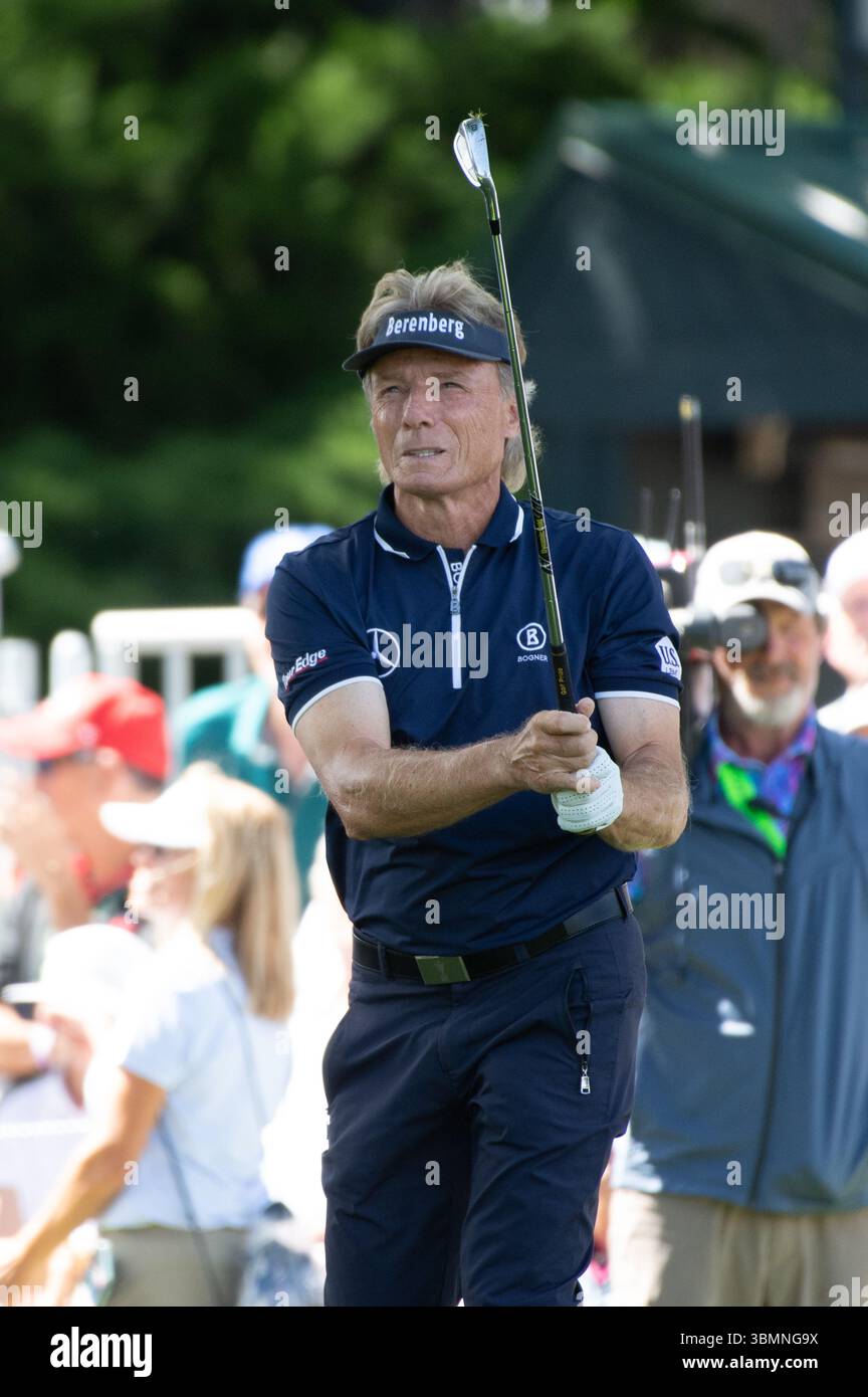 Colorado Springs, Colorado, Stati Uniti. 27 giugno 2025. US Senior Open Round 2, Bernhard Langer batte un ferro sulla buca n. 4 par 3. Crediti: Casey B. Gibson/Alamy Live News Foto Stock