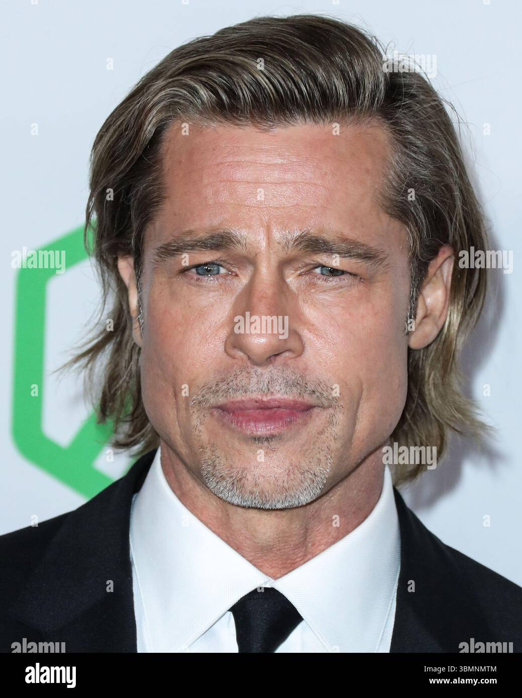 (FILE) "F1:" The Movie" di Brad Pitt apre il botteghino con 10 milioni di dollari in anteprime. HOLLYWOOD, LOS ANGELES, CALIFORNIA, USA - 18 GENNAIO: L'attore e produttore americano Brad Pitt arriva al 31° Annual Producers Guild Awards tenutosi all'Hollywood Palladium il 18 gennaio 2020 a Hollywood, Los Angeles, California, Stati Uniti. (Foto di Xavier Collin/Image Press Agency) Foto Stock