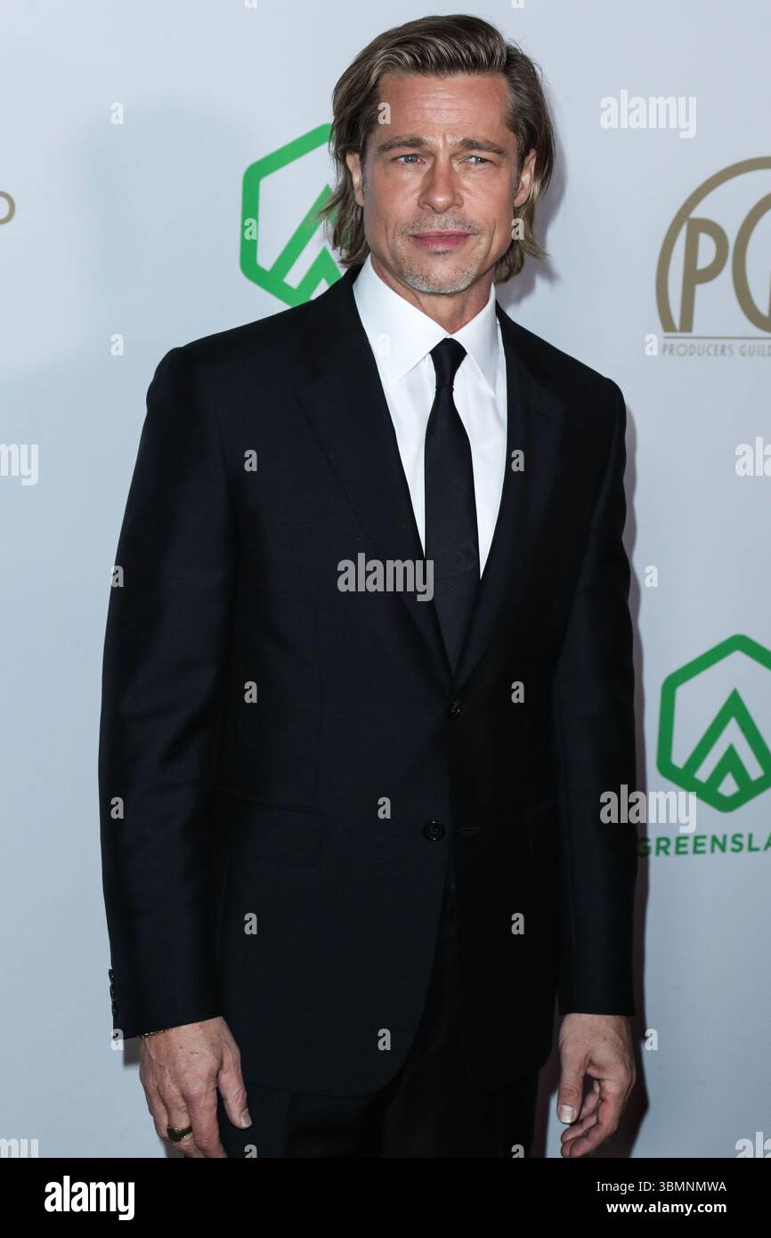 (FILE) "F1:" The Movie" di Brad Pitt apre il botteghino con 10 milioni di dollari in anteprime. HOLLYWOOD, LOS ANGELES, CALIFORNIA, USA - 18 GENNAIO: L'attore e produttore americano Brad Pitt arriva al 31° Annual Producers Guild Awards tenutosi all'Hollywood Palladium il 18 gennaio 2020 a Hollywood, Los Angeles, California, Stati Uniti. (Foto di Xavier Collin/Image Press Agency) Foto Stock