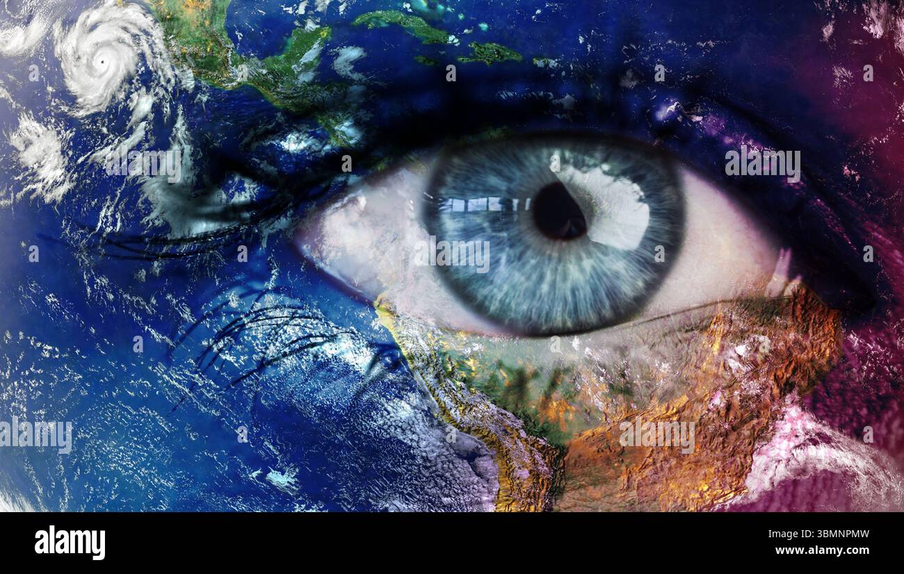 L'occhio umano blu si fonde con la Terra satellite nell'arte digitale surreale che mostra uragani e masse terrestri Foto Stock